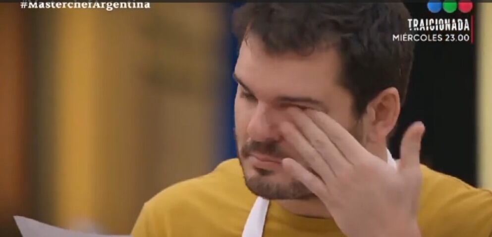 Rodrigo Salcedo se emocionó hasta las lagrimas al leer una carta en MasterChef