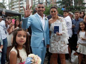 Soccer star Carlos Tevez and his wife Vanesa Mansilla pose for photos after exiting the church where they married in in Buenos Aires, Argentina, Thursday, Dec. 22, 2016. (AP Photo/Luciano Matteazzi)