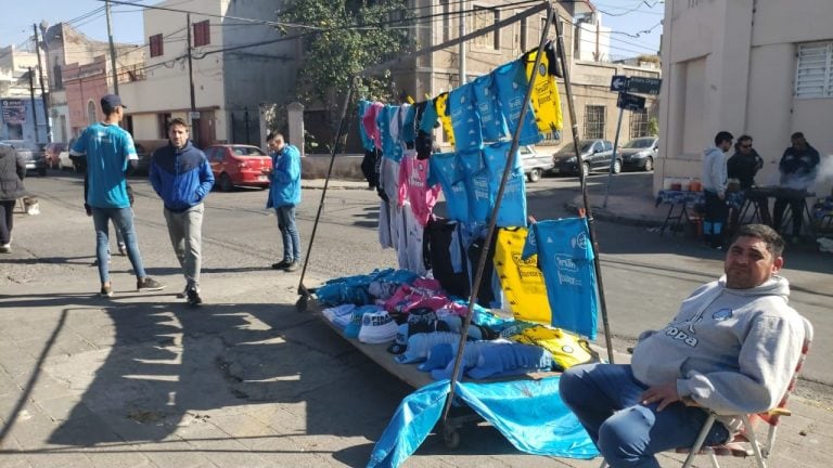 Vuelve el fútbol a barrio Alberdi con el amistoso que jugarán Belgrano y Gimnasia Esgrima de Mendoza.