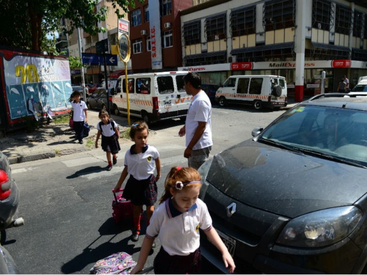 Por el transporte escolar se puede llegar a pagar hasta $1800