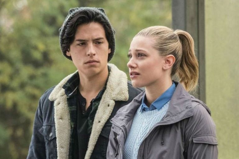 Lili Reinhart y Cole Sprouse en la serie. (Instagram/thecwriverdale)