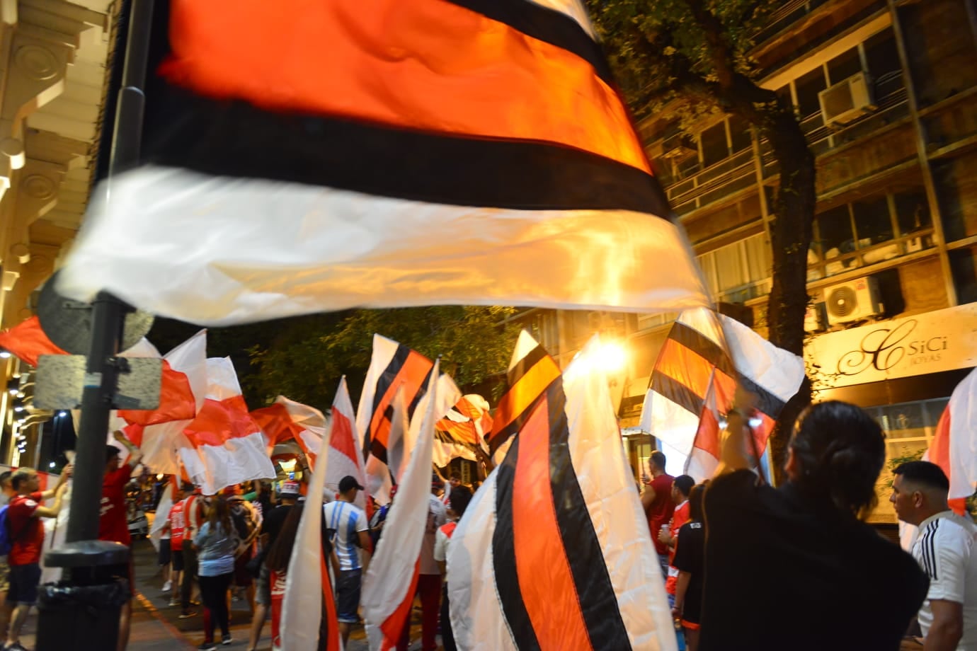 Hinchada de River en la previa del partido River - Belgrano