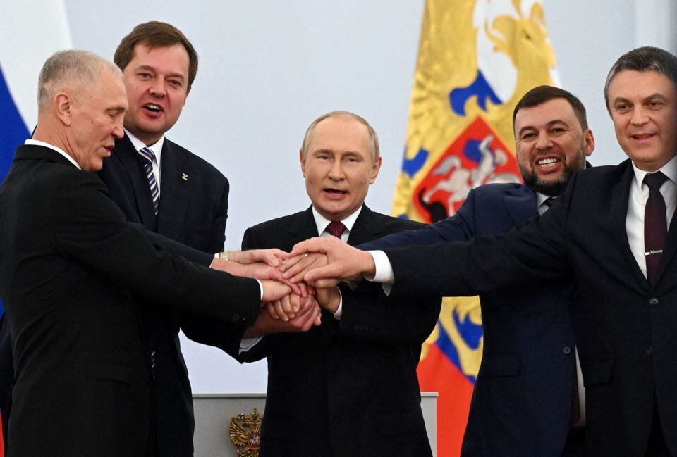 EL presidente de Rusia, Vladimir Putin, junto a los 4 líderes prorrusos de las regiones anexionadas luego de los referendos del mes de septiembre.