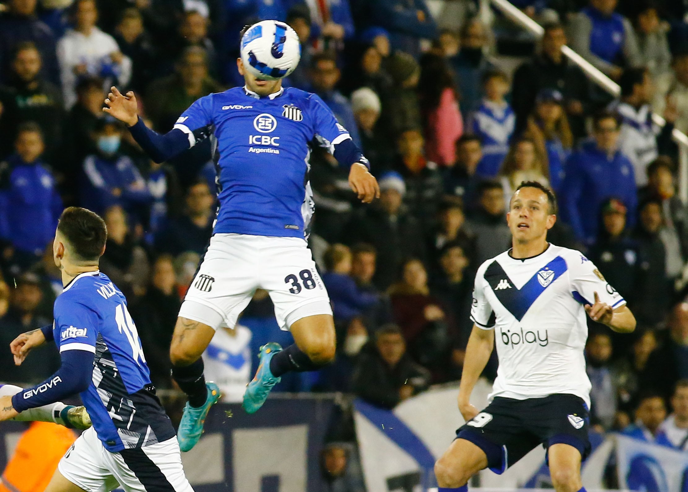 Matías Godoy, volante de Talleres ante Vélez. (Fotobaires)