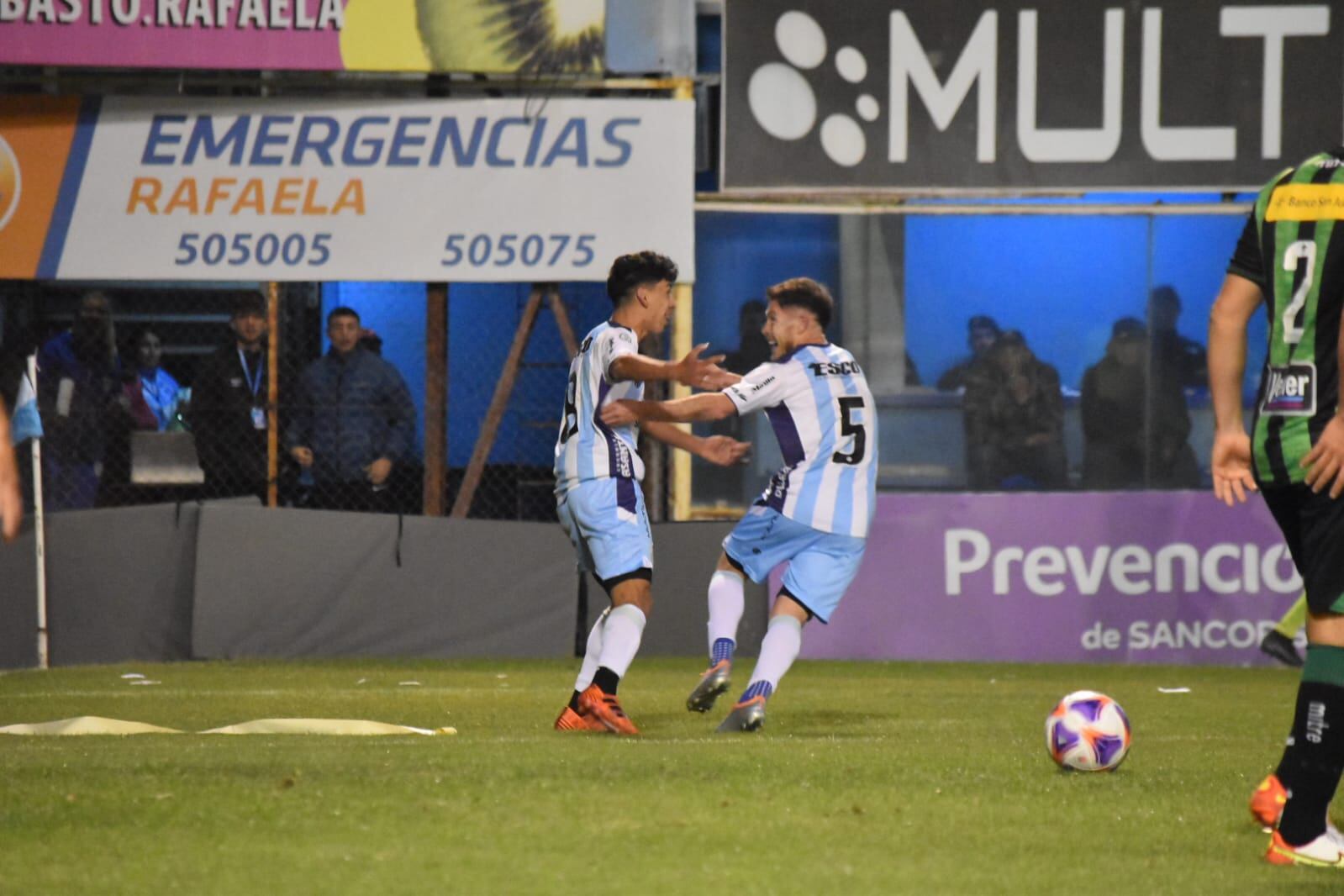 Laméndola grita el segundo de Atlético de Rafaela, ante San Martín de San Juan