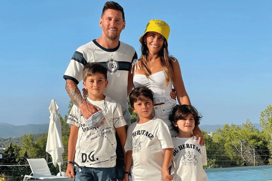 Messi y Roccuzzo junto a Thiago, Mateo y Ciro disfrutando de sus vacaciones.