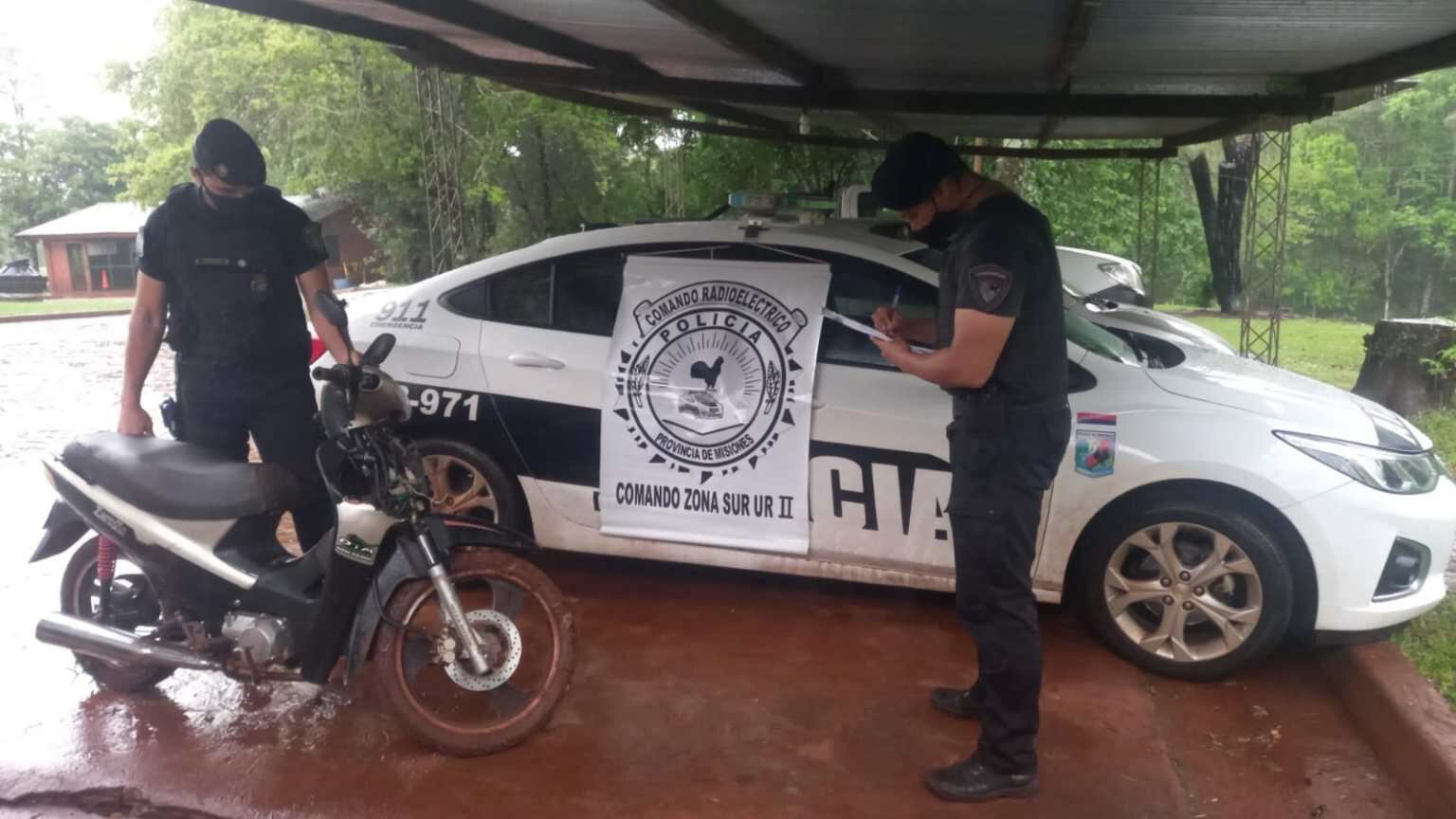 Efectivos policiales recuperaron una motocicleta robada en Oberá.