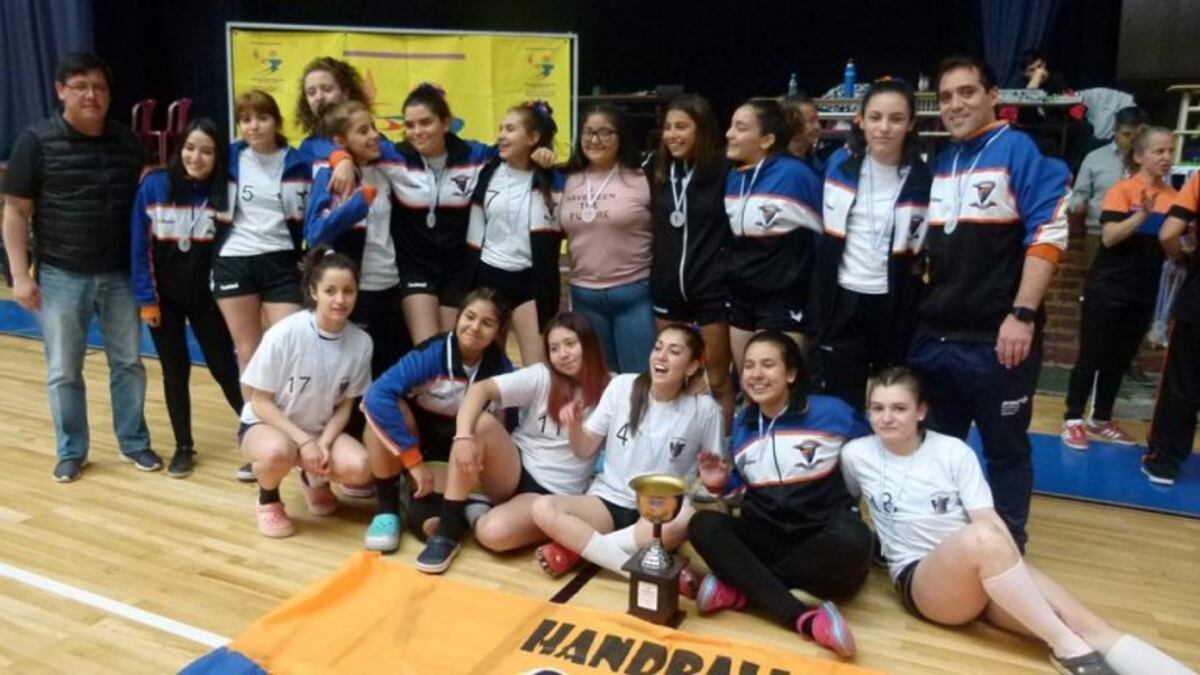 Handball: Esquel salió campeón y consiguió el pase al torneo nacional femenino de menores "B"