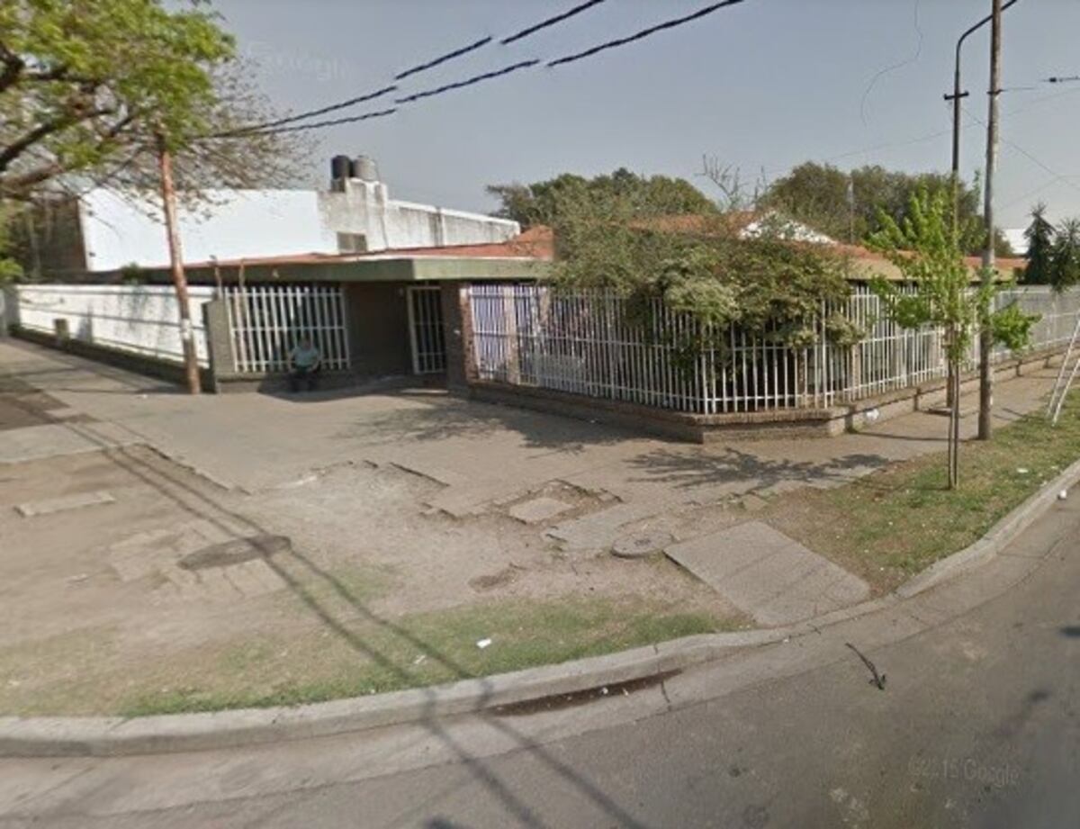 Preocupación en una escuela de zona oeste por un chico que llevó un arma blanca a clases
