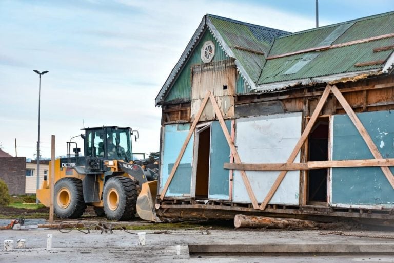 Traslado de "Casa Leviñanco" por la Municipalidad de Ushuaia