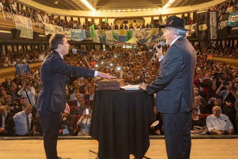 Othar Macharshvili toma juramento a Luque.