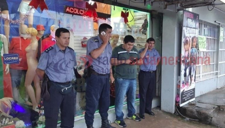 Robo a un comercio correntino: delincuentes entraron por el techo y se llevaron todo el dinero. (Foto: Radio Sudamericana)