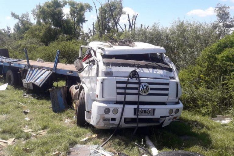 camión volcado
Crédito: Bomberos Ceibas