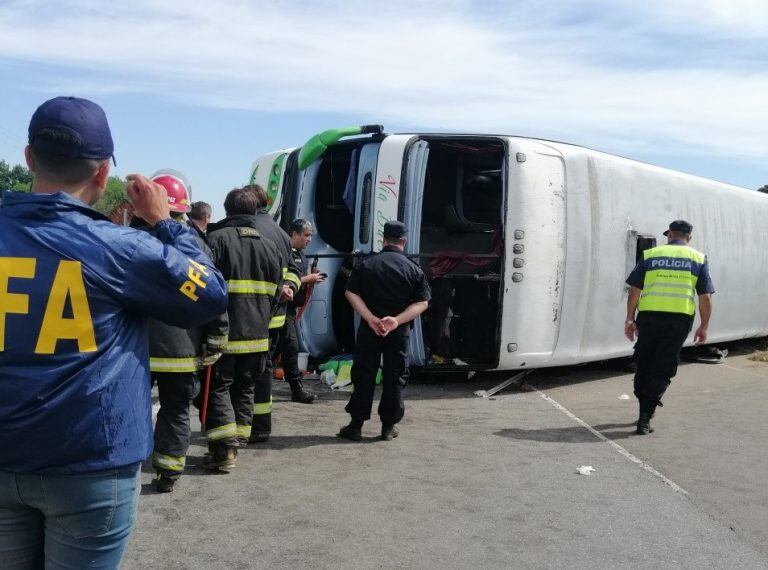 Vuelco fatal en la ruta 2. (Clarín)