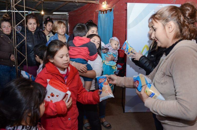 Uno de los tres merenderos de Barranqueras que recibieron la donación de los mil litros de yogurt "Sancor".