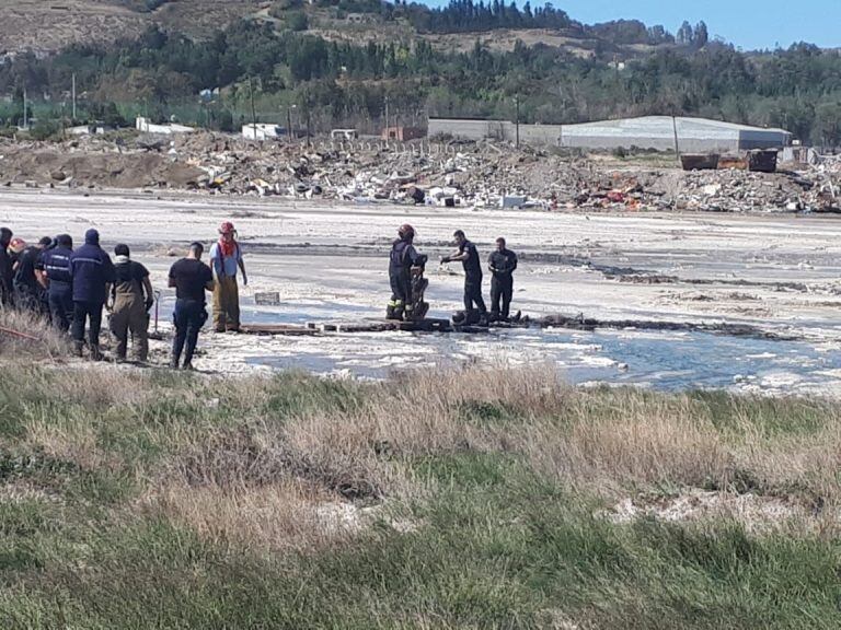 El hombre quedó atrapado hasta la cintura.