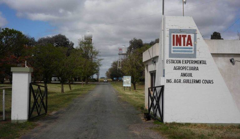 El ingreso a la Estación Experimental de Anguil (Inta)