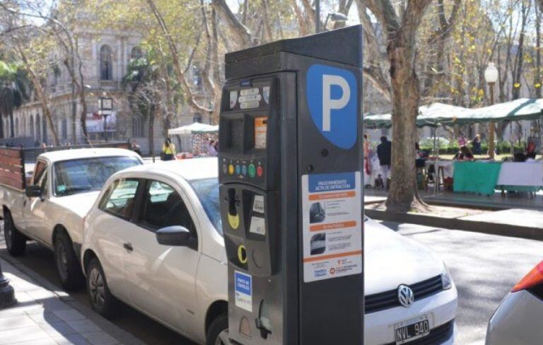 La Asociación Casco Histórico pidió que se cumpla con la medida excepcional para liberar zonas con parquímetros.