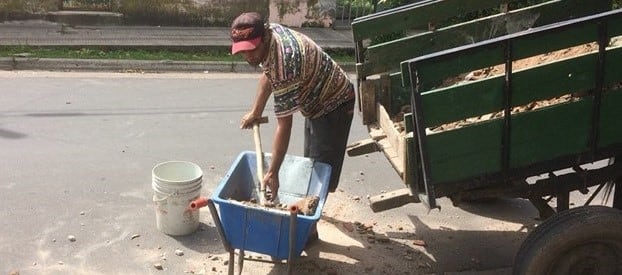 Quieren prohibir por ley el traslado de escombros en carros con tracción a sangre.