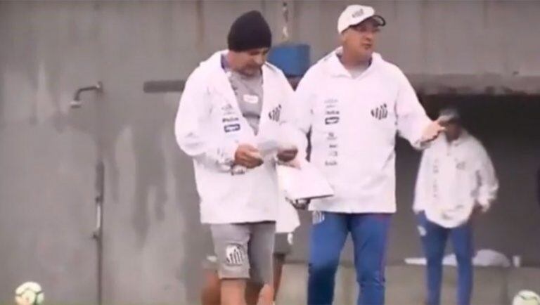 Jorge Sampaoli sorprendió durante un entrenamiento. (Captura)