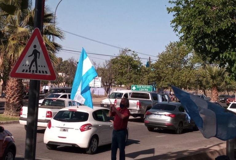 Banderazo en San Rafael.