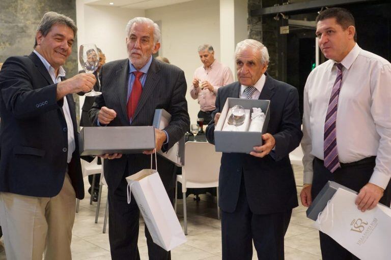 El Dr Angulo y el Dr Rubio junto al intendente Víctor Kieffer y al presidente del Concejo Deliberante, Edwar Toledo