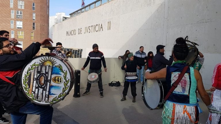 Murgueros "celebran" en Tribunales.