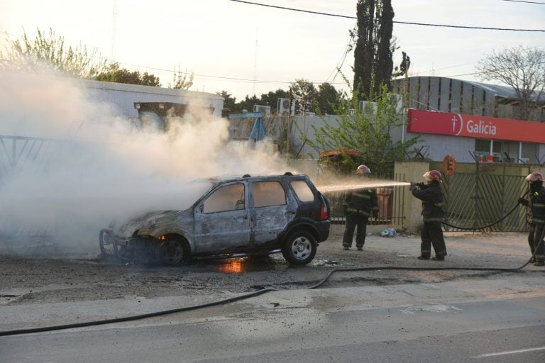 Camioneta incendiada