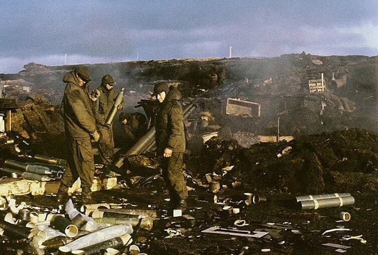 Los Grupos de Artillería argentinos empleados en la guerra con obuses 105 mm fueron el 4 de Córdoba y el 3 de Paso de los Libres, Corrientes (foto de Nicolás Kasanzew).