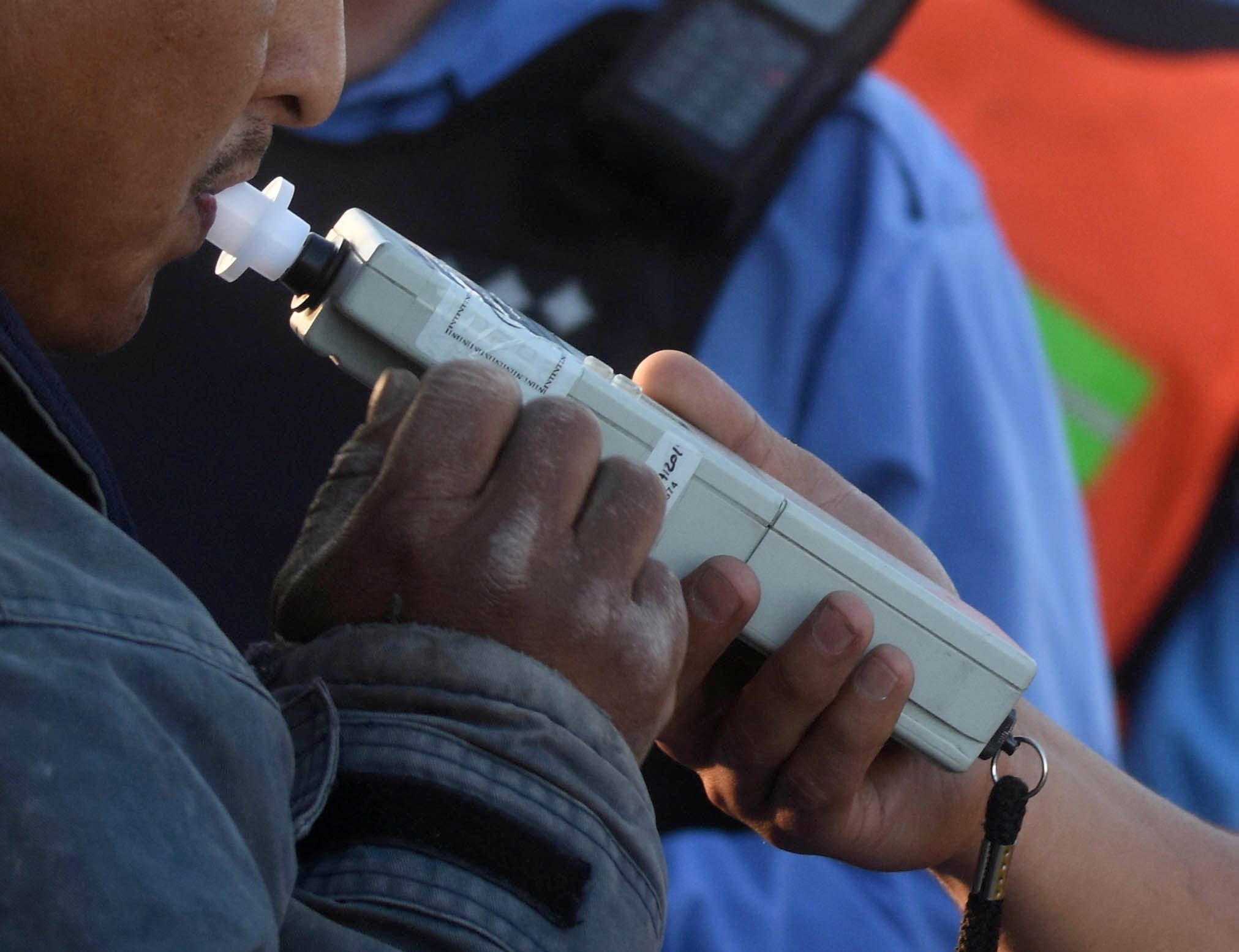 El joven confirmó ante la Policía que "metí el volantazo y volqué", luego fue sometido al test de alcoholemia, el cual dio negativo.