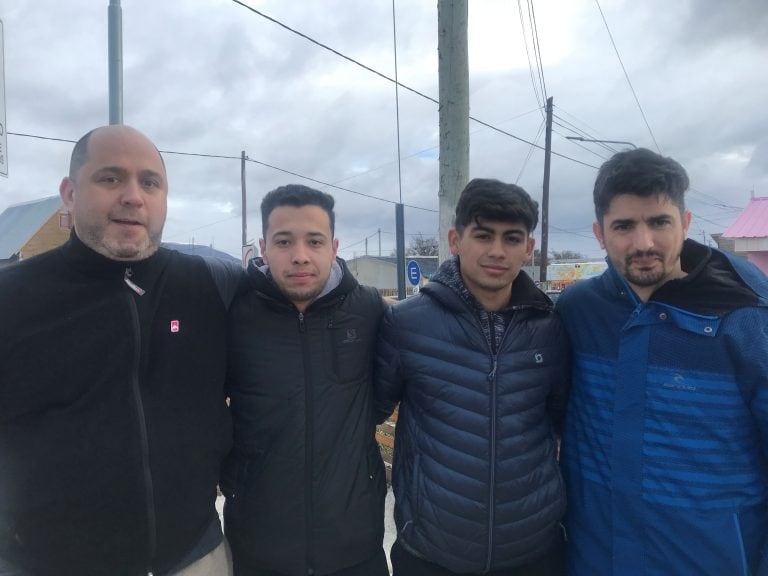 Los entrenadores Bugallo y Díaz, con los jugadores del equipo Campeón Nacional Hockey Pista