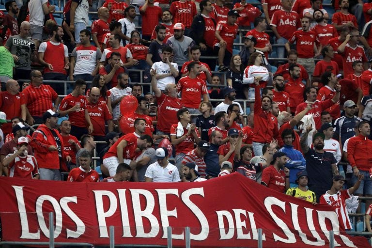 Supporters of Argentinian Independiente cheer for their team during the Recopa Sudamericana 2018 second leg final match against Brazil's Gremio held at Arena Gremio, in Porto Alegre, Brazil, on February 21, 2018. / AFP PHOTO / ITAMAR AGUIAR