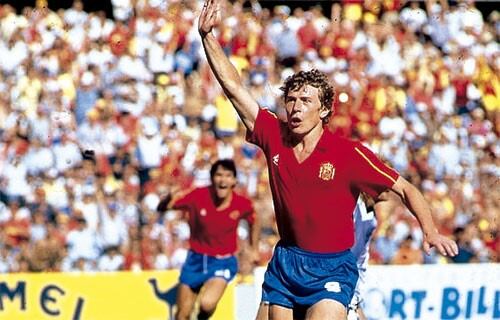 El Buitre Emilio Butragueño, la bestia negra de Dinamarca. Le convirtió cuatro goles en octavos a los daneses, que eran la sensación del torneo, por ejemplo por su 6-1 a Uruguay (la peor derrota Charrúa en Mundiales). El Buitre, ex Real Madrid, único español con esa proeza.