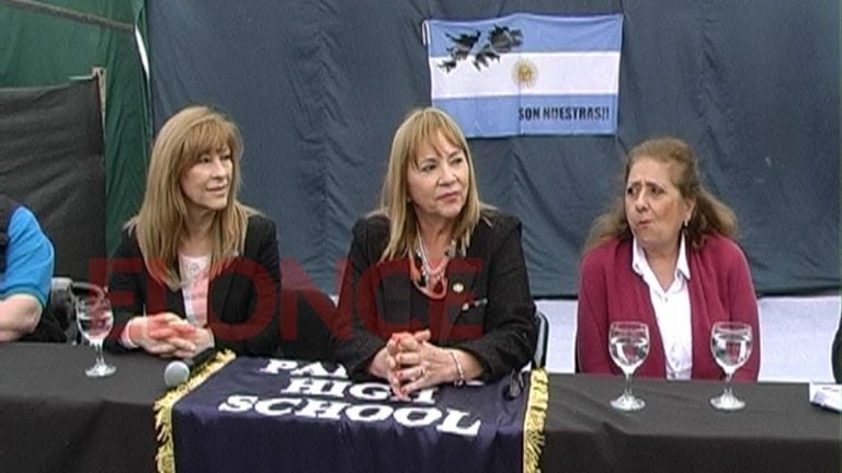 Veteranas de Guerra reconocidas por el Colegio Paraná High School.