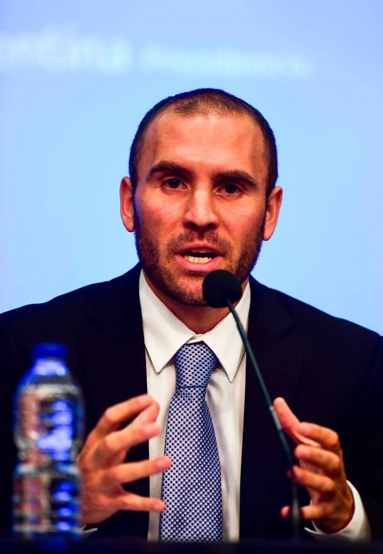 Martín Guzmán, flamante ministro de Economía, durante su primer discurso oficial a cargo de la cartera. Foto: RONALDO SCHEMIDT / AFP.