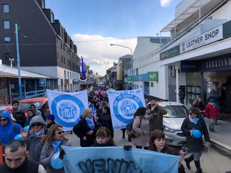 Marcha a favor de la dos vidas. Ushuaia.