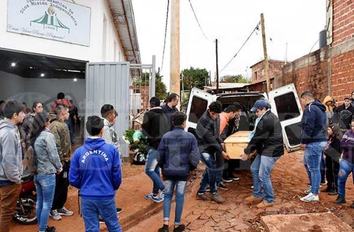 Despidieron los restos de Daniel González, el joven asesinado en el barrio San Lorenzo. (Foto: Primera Edición)