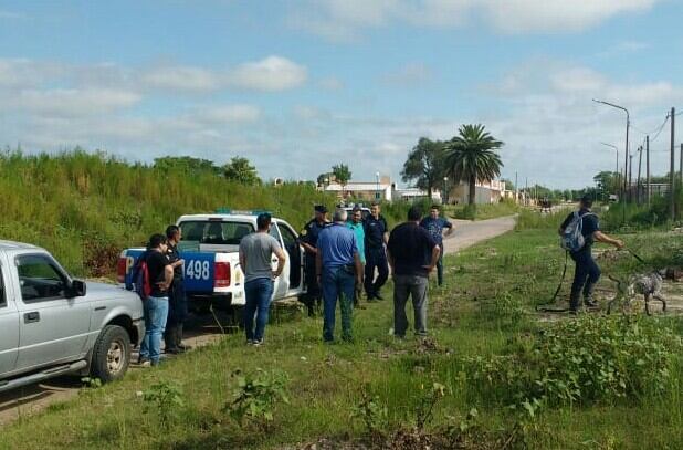 Rastrillaje a la vera del río (Policía Departamental Gchú)