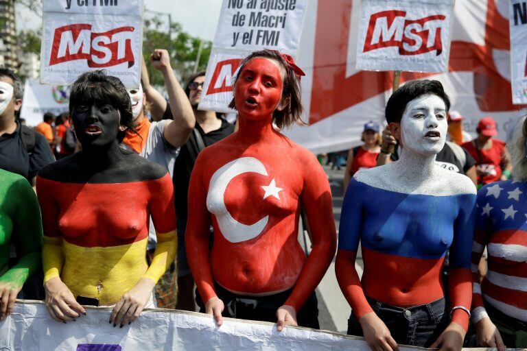 Marcha manifestacion contra el G20 en la Plaza Congreso en repudio a Cumbre G20 (AP).