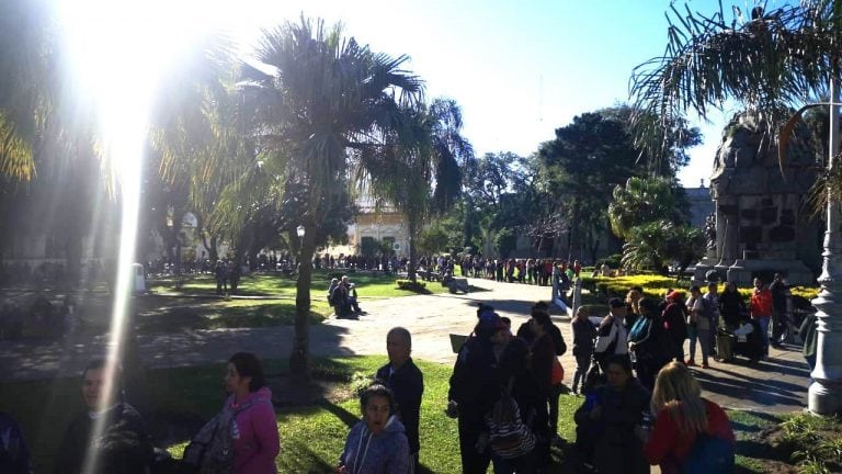 Productores correntinos realizaron una protesta regalando verduras