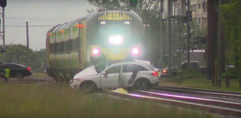 El siniestro mortal ocurrió en la intersección de la Autopista Dixie y la Ives Dairy Road, exactamente al frente del Aventura Mall (web).