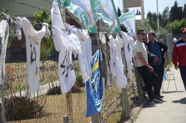 Trabajadores de Arcor manifestándose en San Luis. Foto: El Diario de la República.