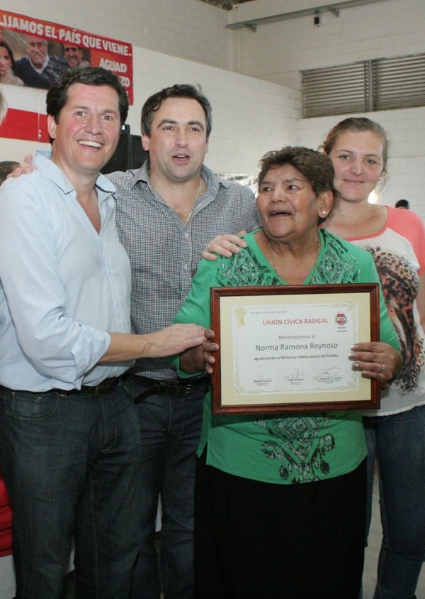 Norma Reynoso de Gambino junto a los referentes de la UCR