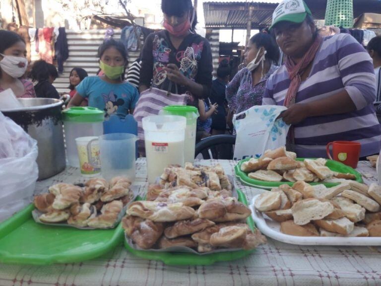 Más de 330 niñas y niños del asentamiento “16 de Mayo" y aledaños, asisten al merendero del barrio Islas Malvinas.