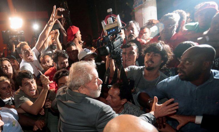 Former Brazilian president Luiz Inacio Lula da Silva leaves the steel workers union, in Sao Bernardo do Campo, Brazil April 7, 2018. REUTERS/Leonardo Benassatto     TPX IMAGES OF THE DAY