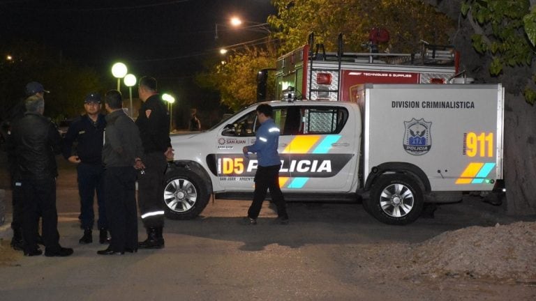 Personal de Bomberos y Criminalística trabajaron en el lugar.