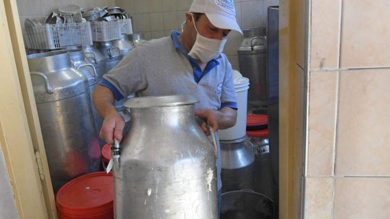 "La leche nos sale el doble que a la Pampa húmeda", afirmó el dueño de Yogurlac.