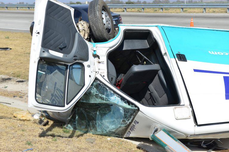 Vuelco de ambulancia en Circunvalación (José Hernández)