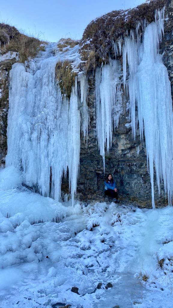 Hieu en la cascada congelada. (Foto: Ahora Calafate)