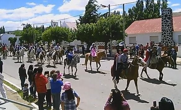 Desfiles durante la fiesta.